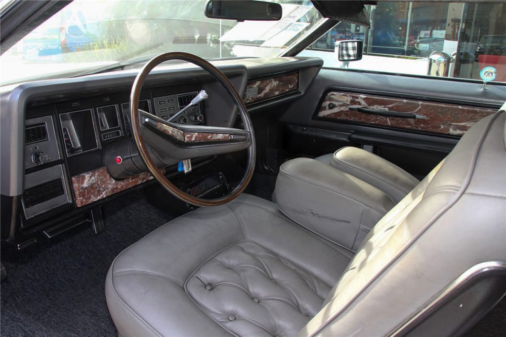 1973 Lincoln Continental Bugazzi interior