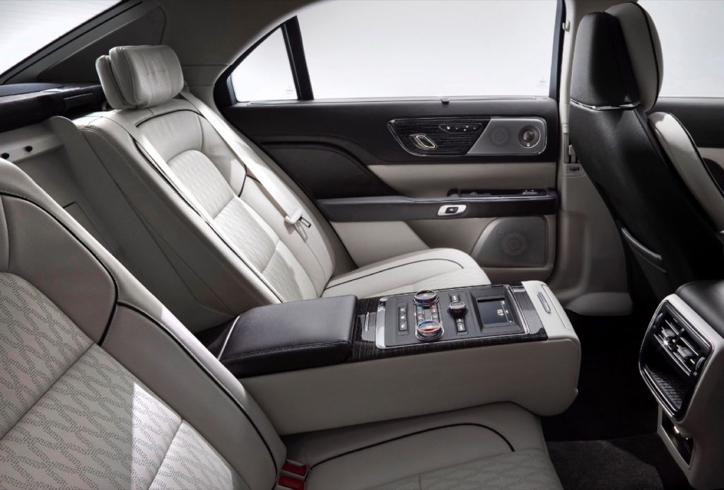 2017 Lincoln Continental Interior 003