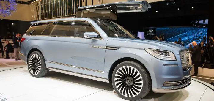 http://fordauthority.com/wp-content/uploads/2016/03/2016-Lincoln-Navigator-2016-New-York-International-Auto-Show-Live-003-720x340.jpg