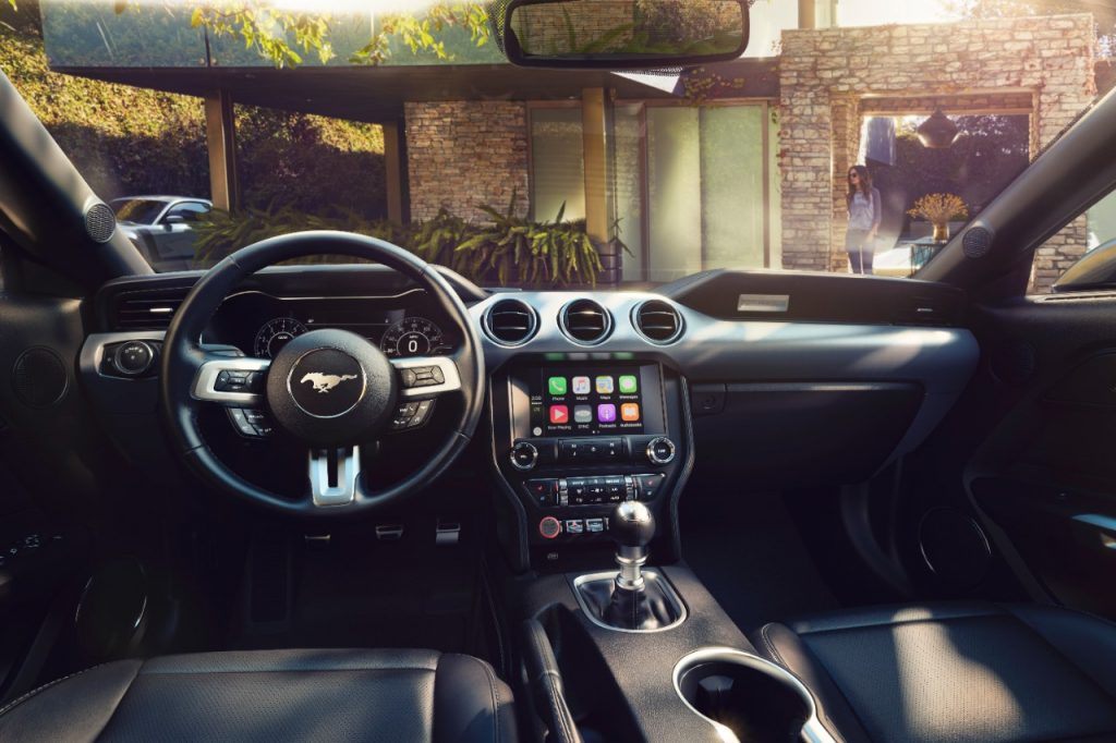 2018 Ford Mustang interior 01