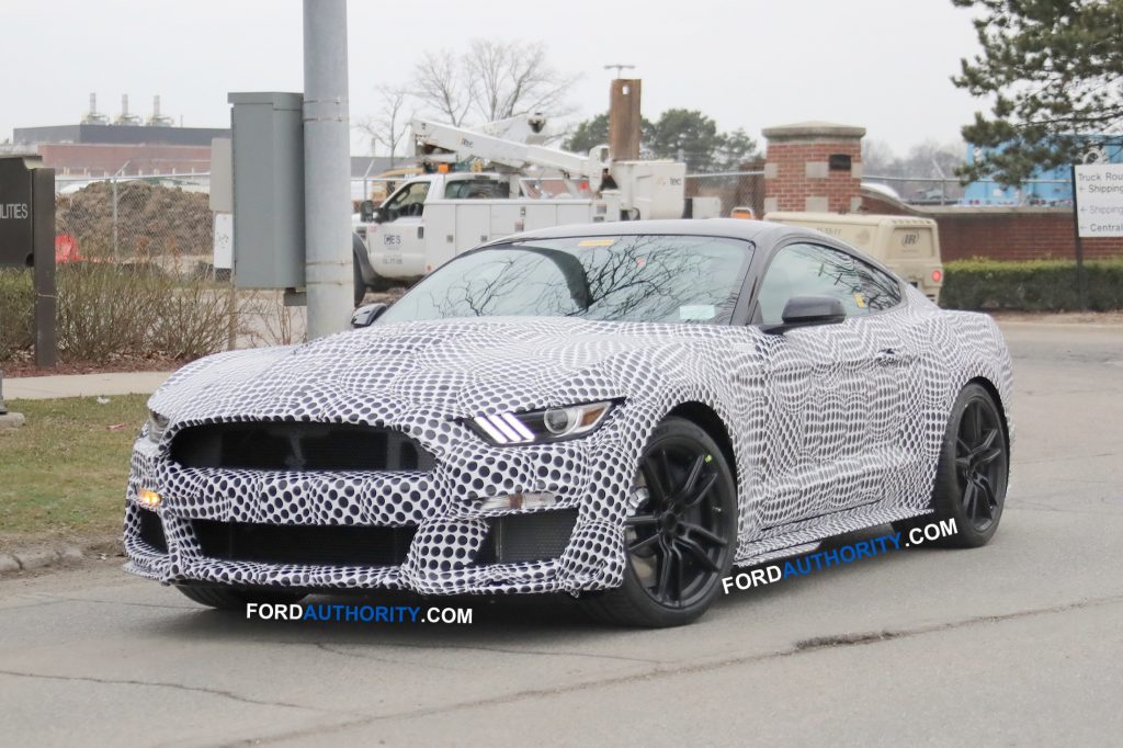 2020 Ford Mustang Shelby GT500 Spy Picture - exterior - April 2018 007
