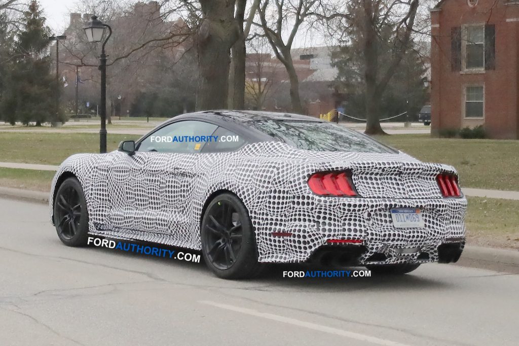 2020 Ford Mustang Shelby GT500 Spy Picture - exterior - April 2018 016