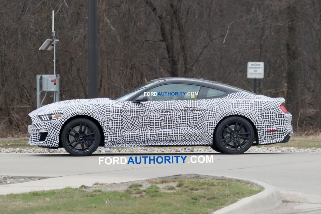 2020 Ford Mustang Shelby GT500 Spy Picture - exterior - April 2018 020