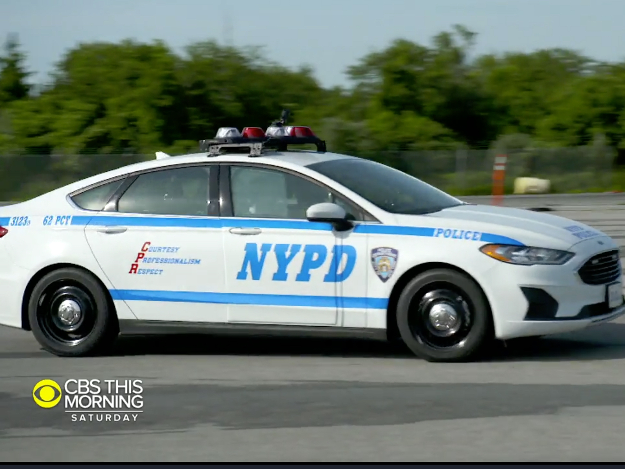 Ford-hybrid-police-vehicle-report-002.jp
