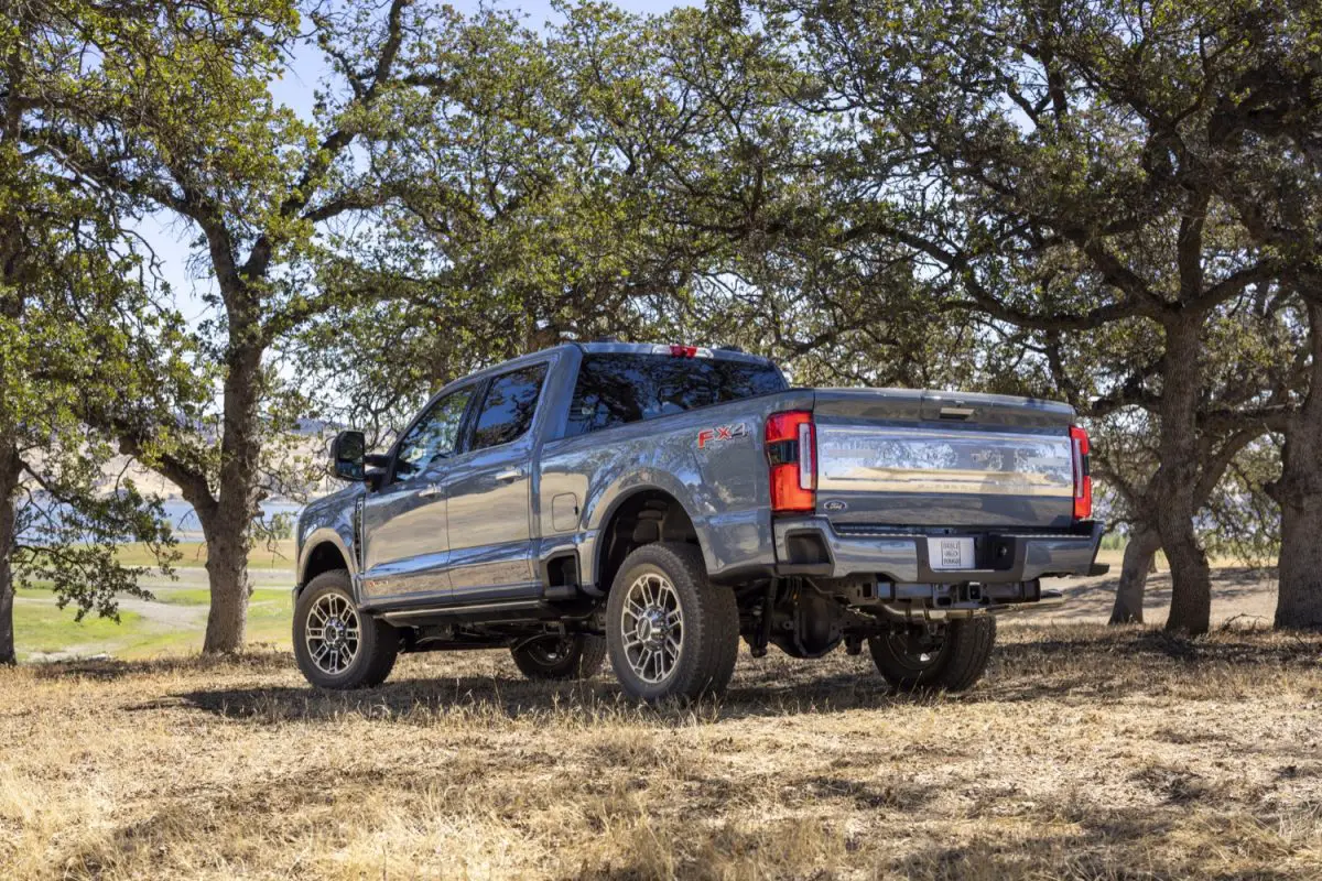 2025 Ford Super Duty Platinum Plus Package Spotlight