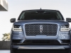 2018-lincoln-navigator-exterior-004-front-with-lincoln-logo