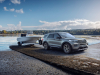 2020-ford-explorer-plug-in-hybrid-platinum-exterior-004-europe-front-three-quarters-towing-boat-from-lake