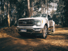 2021-ford-f-150-lariat-chrome-appearance-package-oxford-white-exterior-001-brazil-front-three-quarters