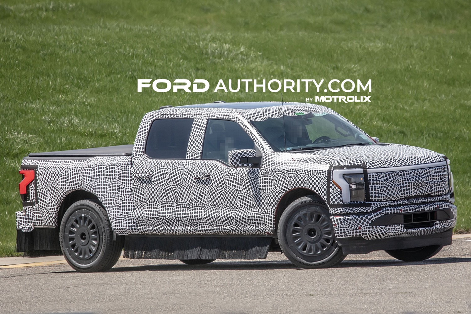 2025 Ford F-150 Lightning Refresh Possibly Spotted