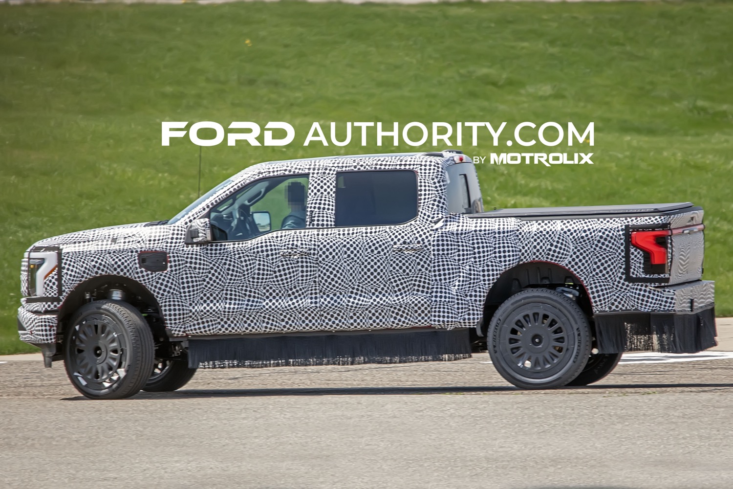 2025 Ford F-150 Lightning Refresh Possibly Spotted