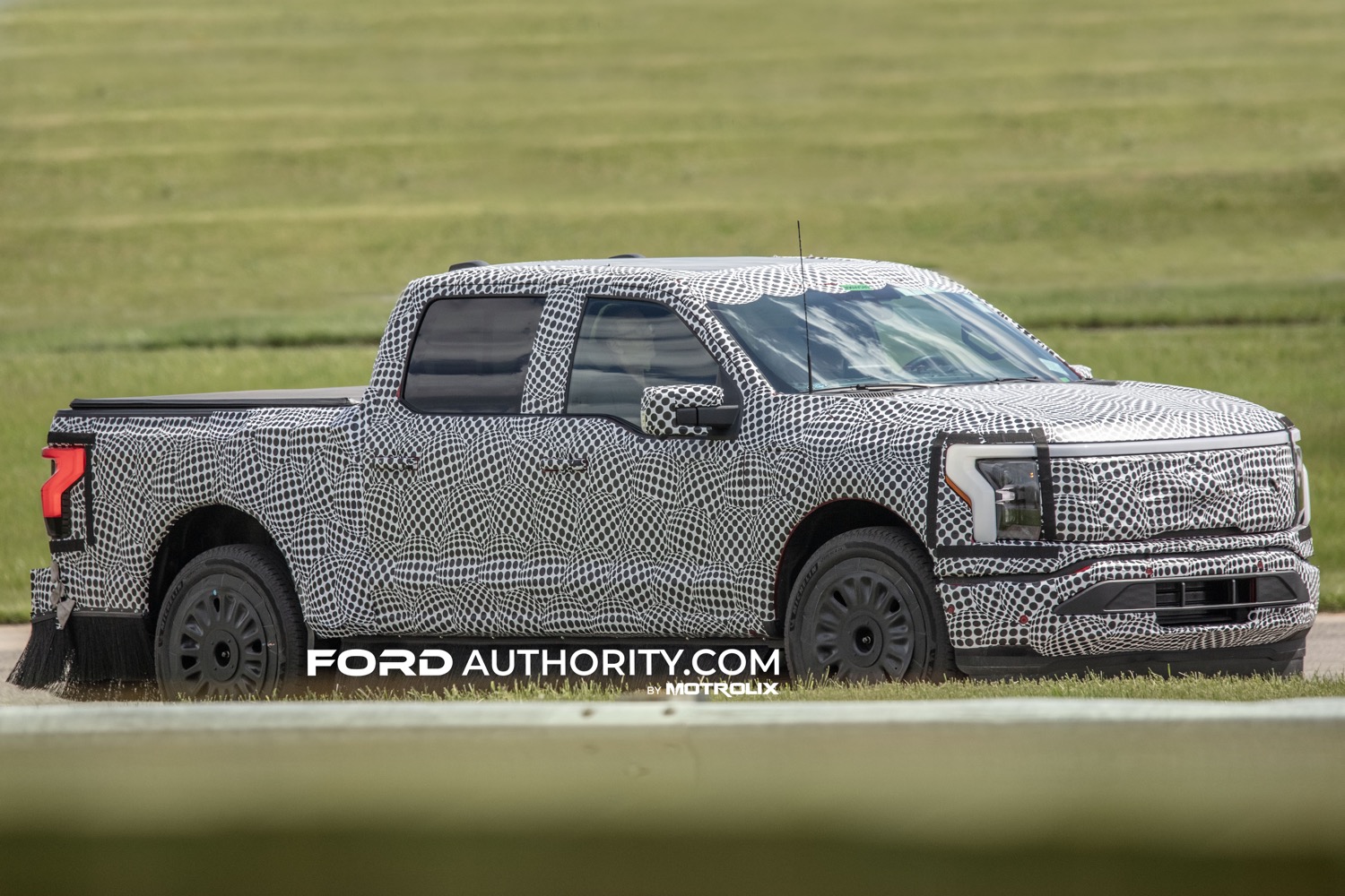 2025 Ford F-150 Lightning Refresh Possibly Spotted