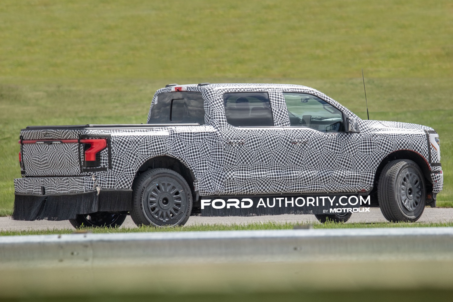 2025 Ford F-150 Lightning Refresh Possibly Spotted