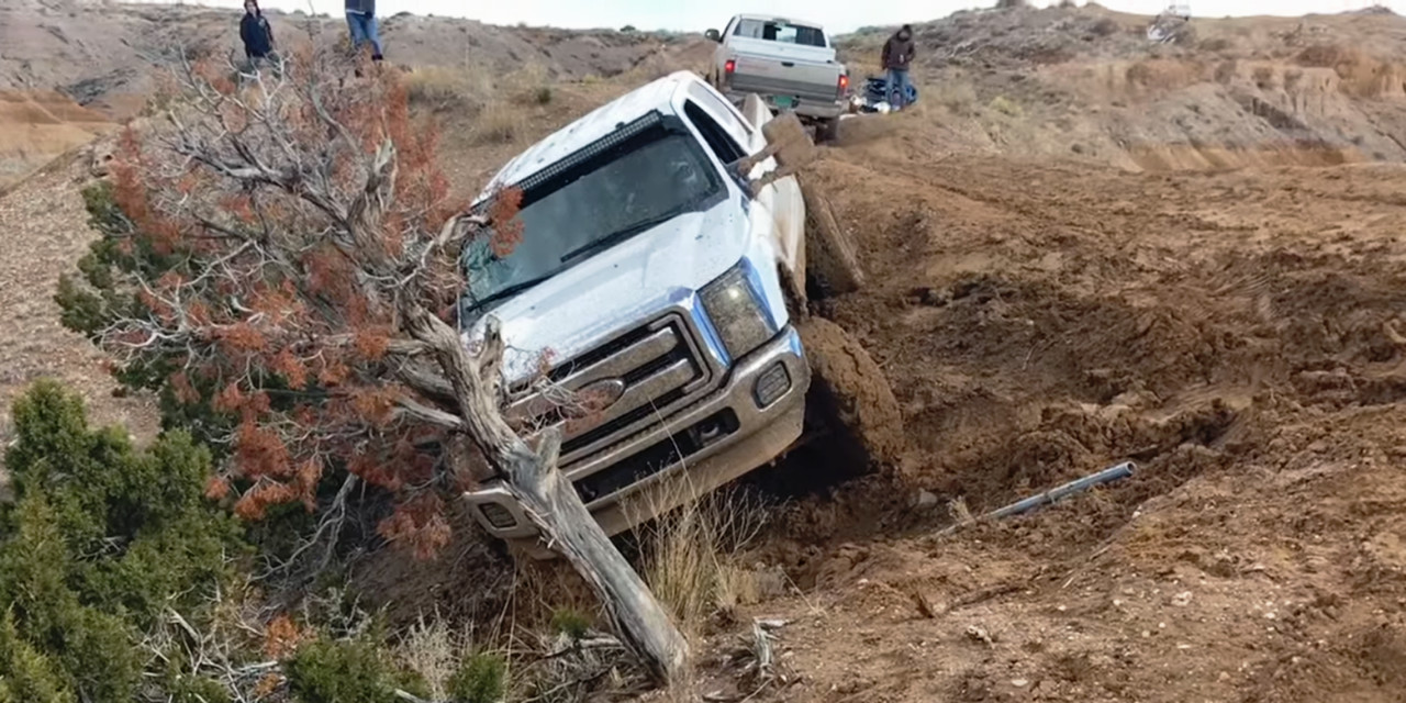 2015 Ford Super Duty Has A Bad Day Off-Road|Ford Authority