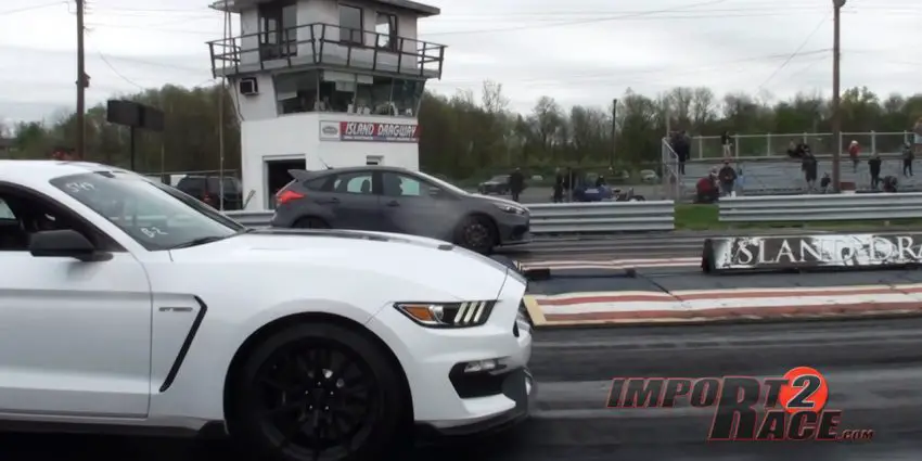 Watch: Shelby GT350 Mustang vs. Focus RS | Ford Authority