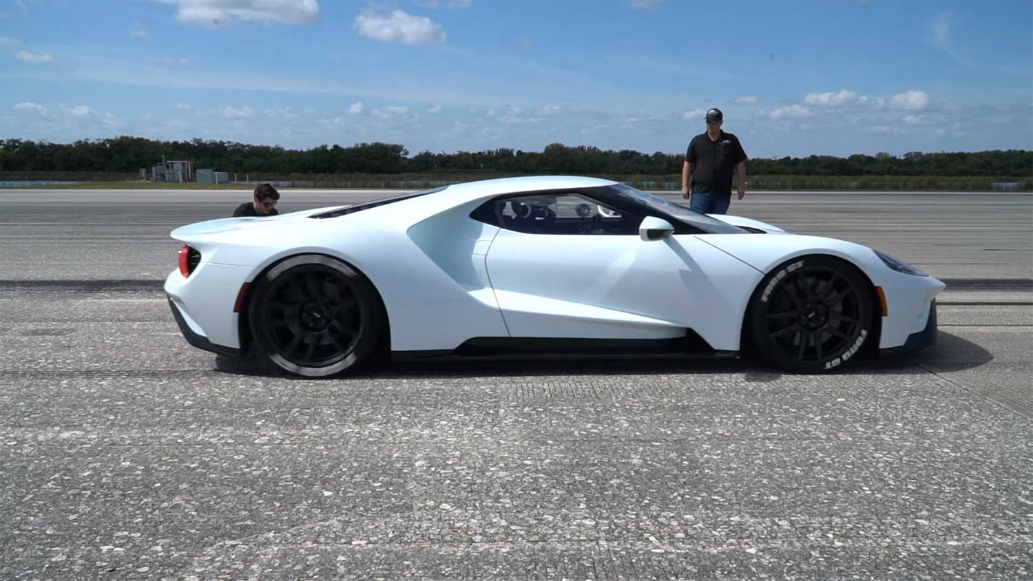 farvning Abe af Watch This Ford GT Hit 213 MPH Box Stock: Video