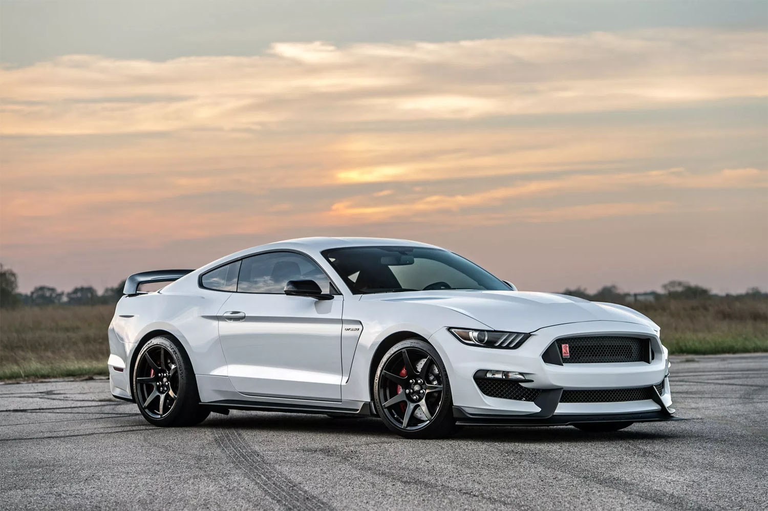 Watch A Blown Shelby GT350R Dominate A Viper: Video