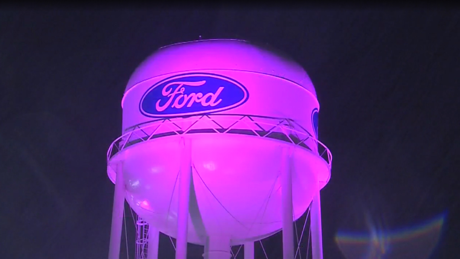 bundet kaos At læse Ford Lights Up Buffalo Stamping Plant In Pink