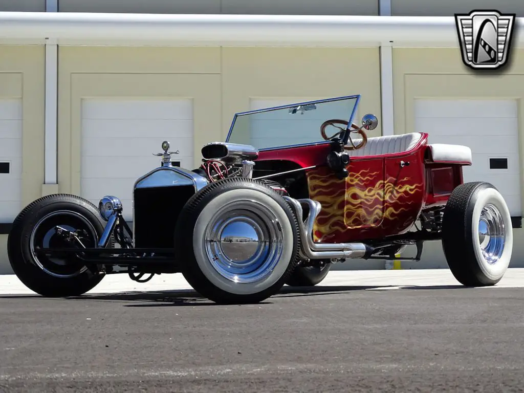 1922 Ford T Bucket Roadster Has A 289 V8 And Flames: Video