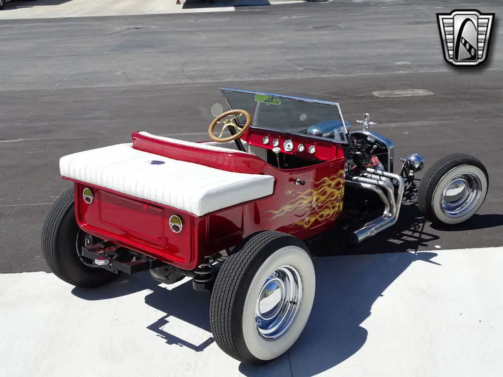 1922 Ford T Bucket Roadster Has A 289 V8 And Flames: Video