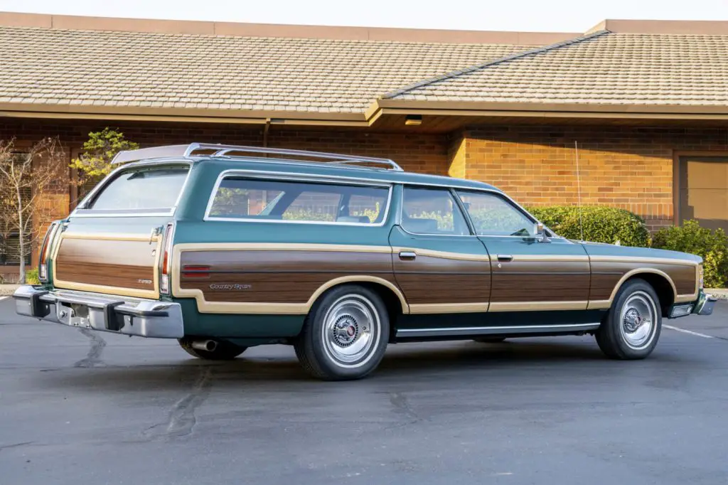 Ford ltd country squire