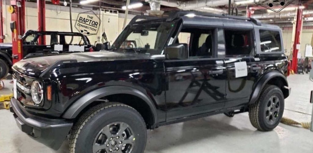 A leaked image of the 2021 Ford Bronco, albeit with a roof rack mechanism