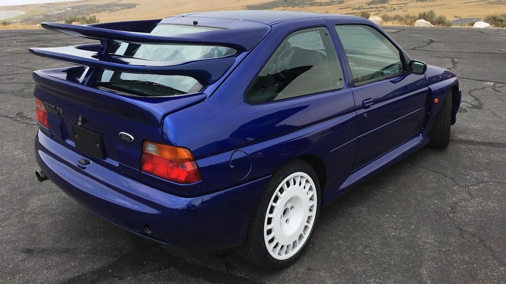 Rear end view of a Ford Escort RS Cosworth recreated with three-wing design per original drawings