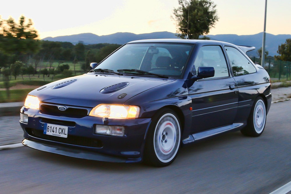 Front end view of a Ford Escort RS Cosworth recreated with three-wing design per original drawings