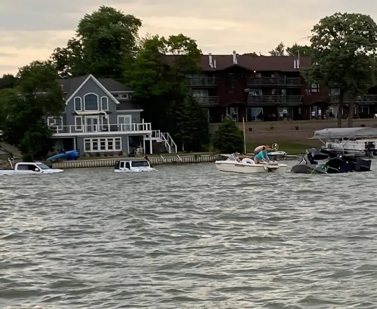 man sinks boat, then f-150 raptor and jeep wrangler trying