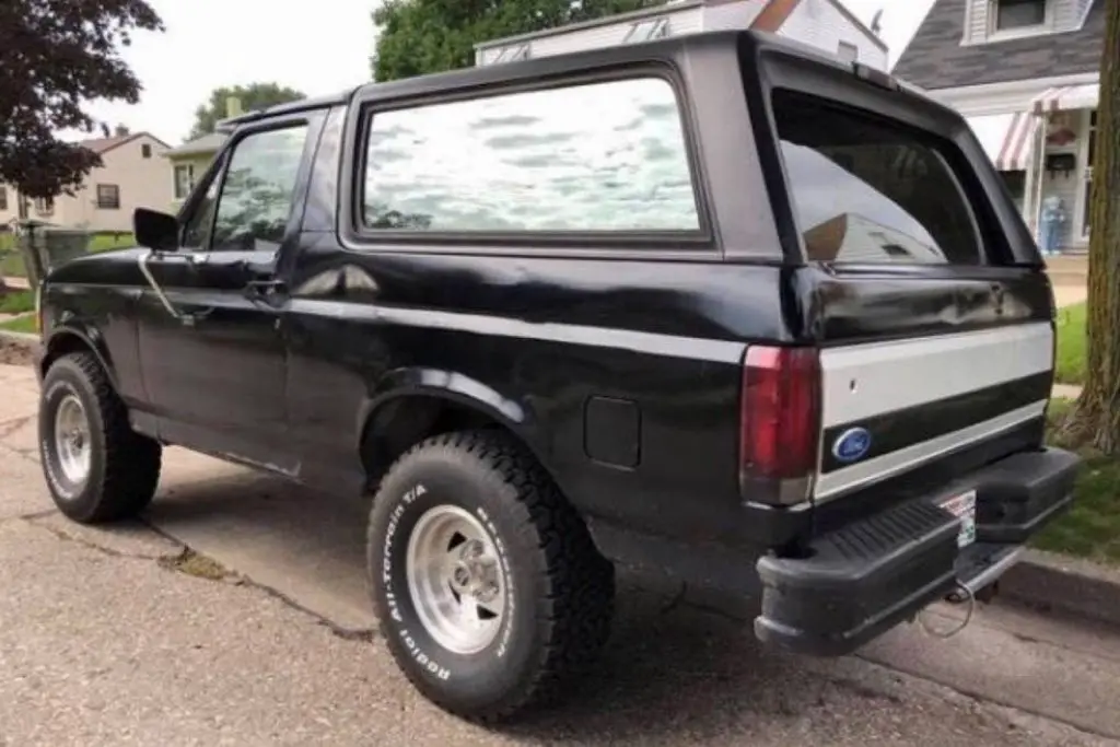 This 1995 Ford Bronco Is Actually Available For A Reasonable Price