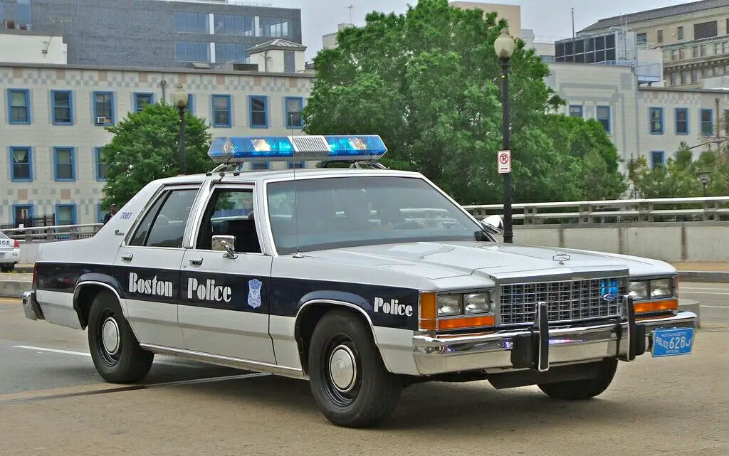 Buying Police Auction Cars Crown Vic Charger Caprice Tahoe Taurus Explorer  