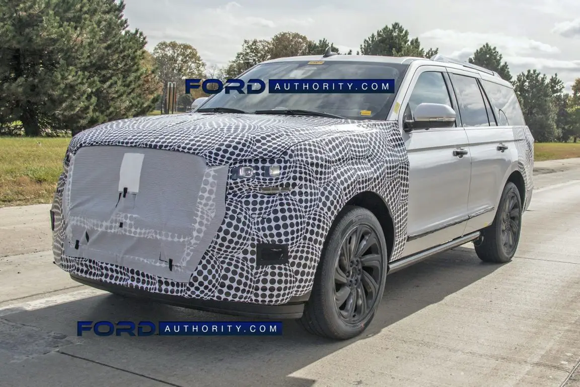 Here's How The 2021 Ford Bronco Bestop Fastback Soft Top Works: Video