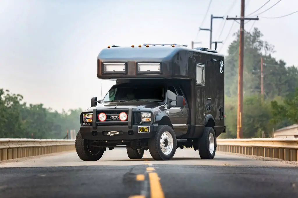 Cummins Powered 05 Ford F 450 Earthroamer Lt V Heads To Auction