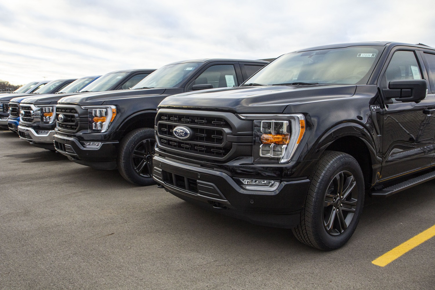 Incomplete 21 Ford F 150 Pickups Are Sitting In Parking Lots