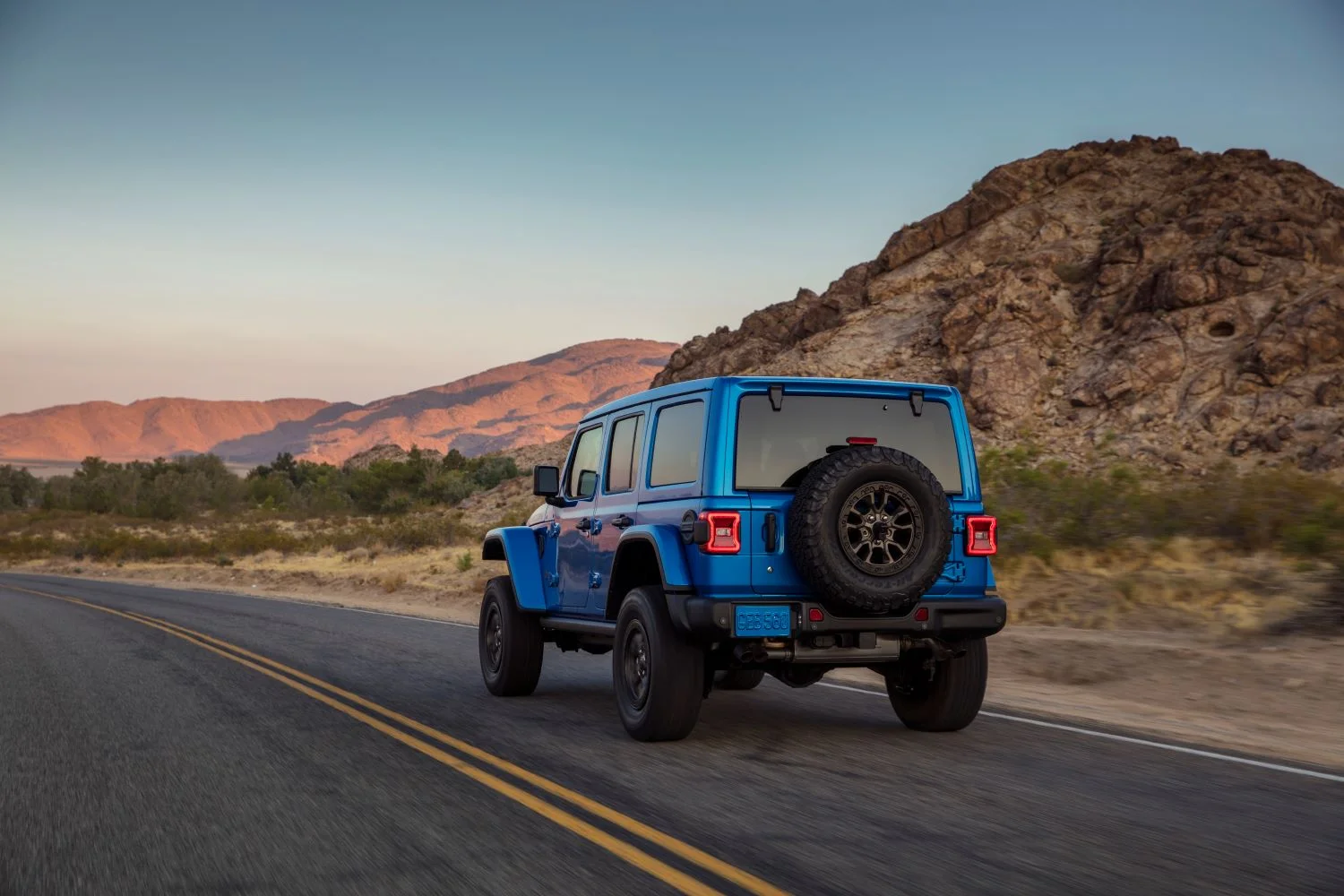 2022 Jeep Wrangler Flunks IIHS Test That 2021 Ford Bronco Aced