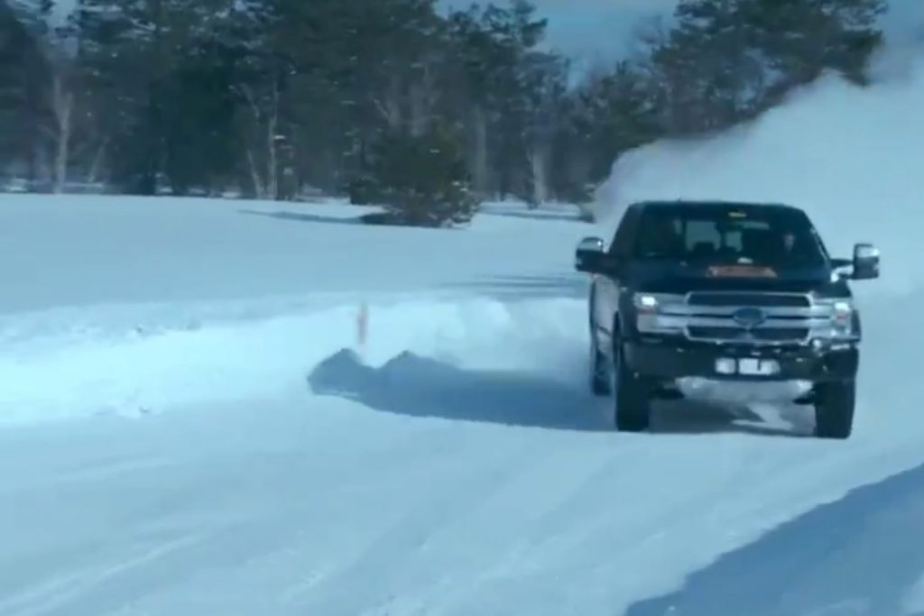 Ford F-150 BEV, Ford Mustang Mach-E Make Good Snow Angels: Video