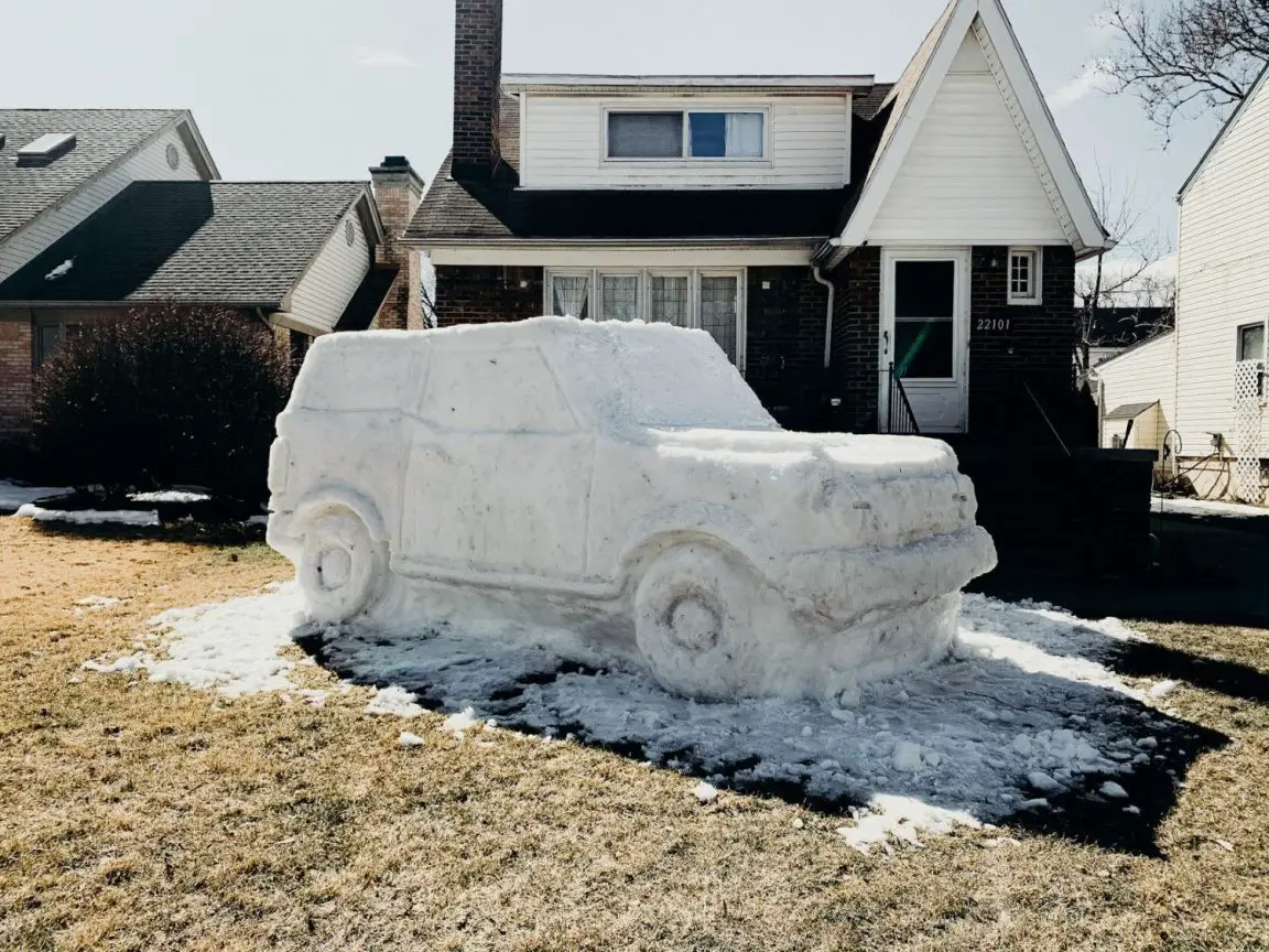 Ford Employee Creates Very Realistic 2021 Bronco Snow Sculpture