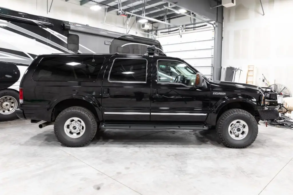 2005 excursion price