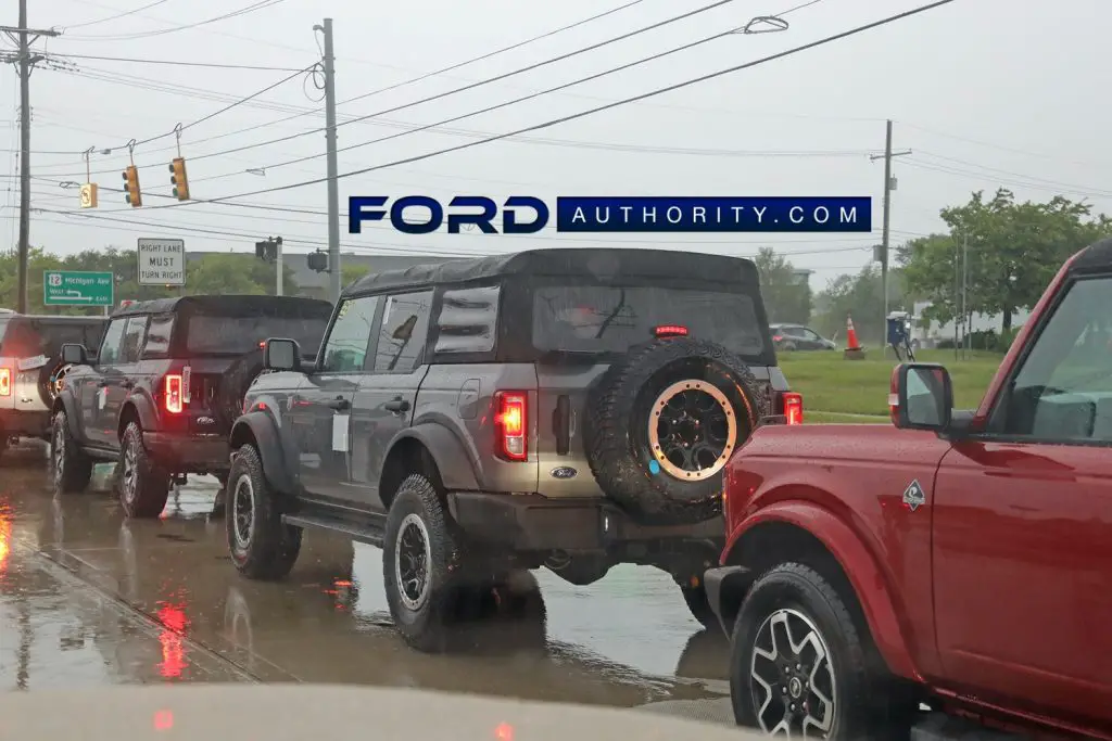 Ford Bronco convoy arrives in Toledo to support striking makers of