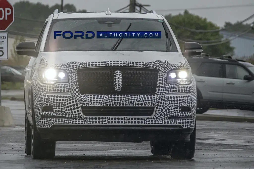 2022 Lincoln Navigator Reserve Spotted With Very Little Camouflage