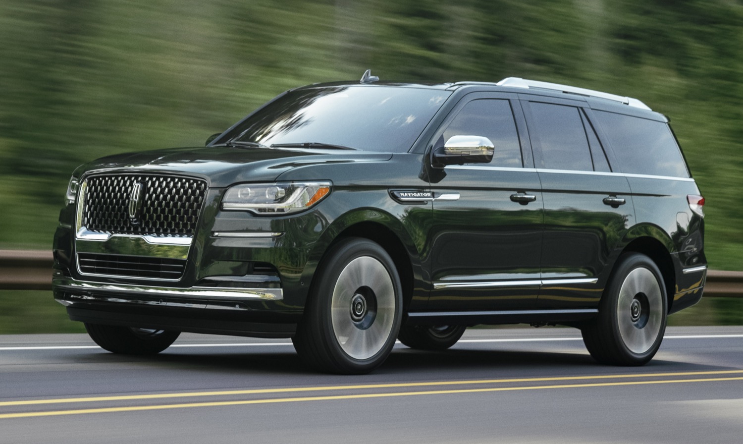 2022 Lincoln Navigator Debuts With New Tech, Fresh Appearance