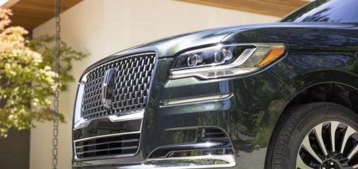 A front view of the 2022 Lincoln Navigator.