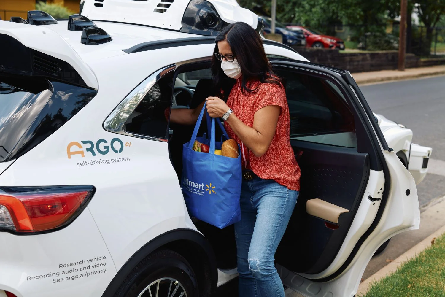 Ford and Walmart Partner to Deliver Goods With Self-Driving Cars