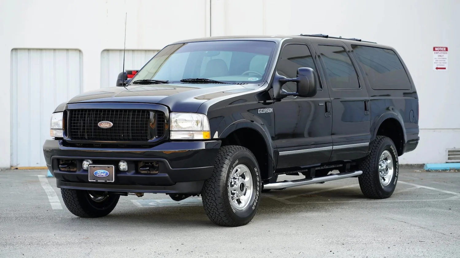 2003 ford excursion ac capacity