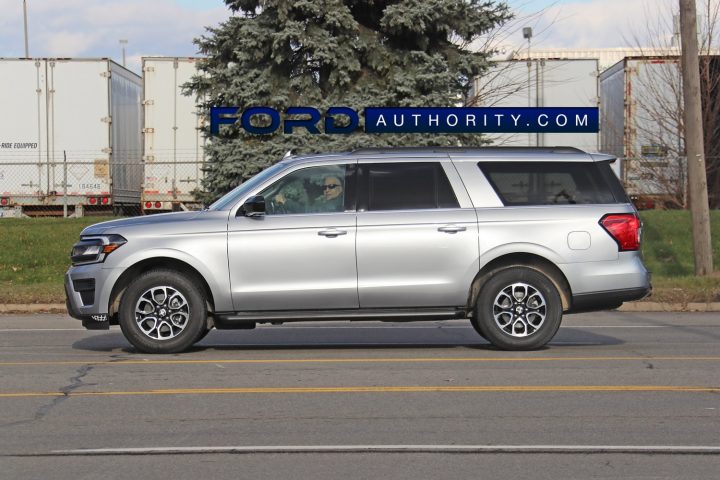 Side profile of Ford Expedition XL Max. In June 2025,a Ford Expedition discount offers $4,000 cash back.
