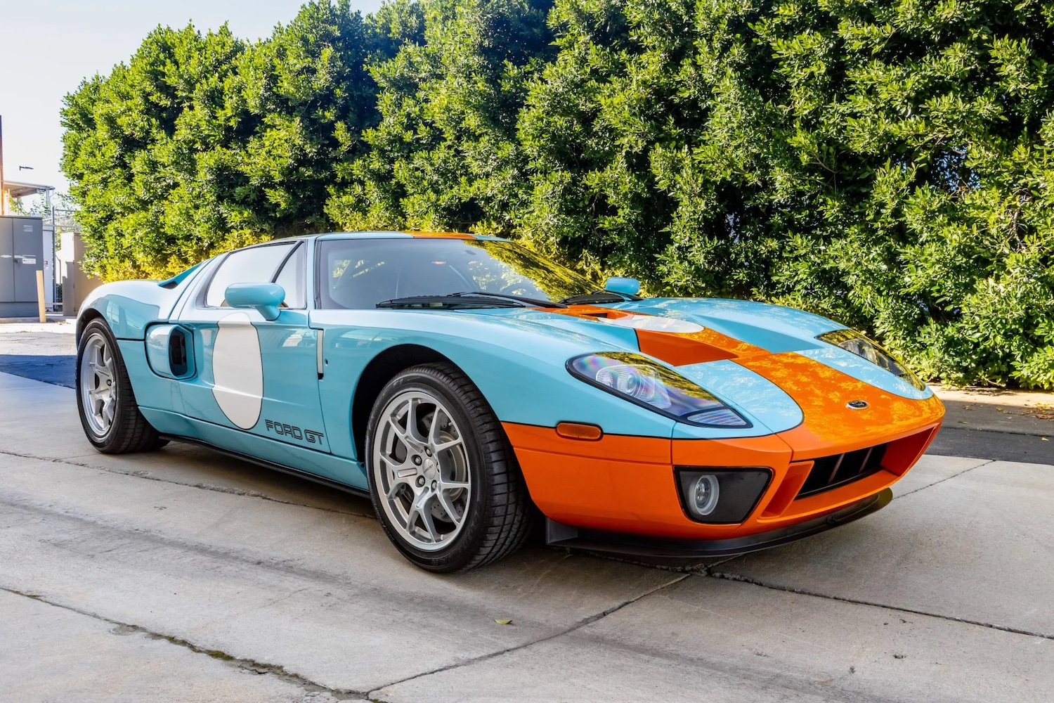 32-Mile 2006 Ford GT Heritage Edition Auction Gets Wallet-Busting Bids