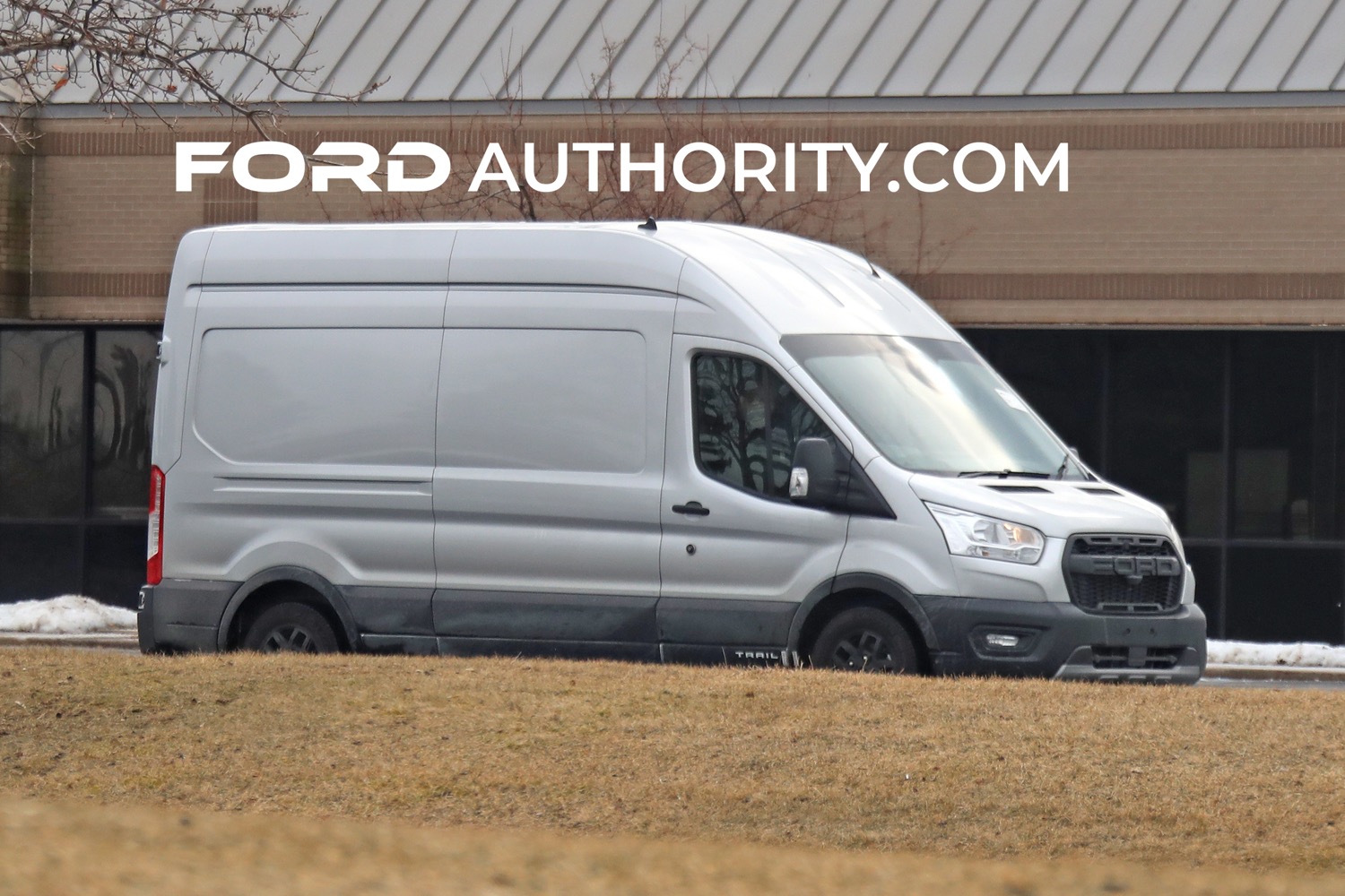 2023 Ford Transit Custom Trail Van AWD, Grey Matter