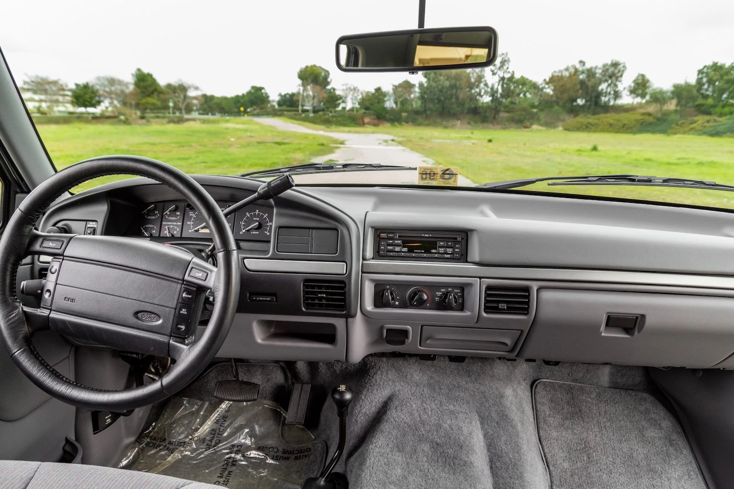 1995 Ford Bronco XLT With Just 465 Miles Attracting Massive Bids