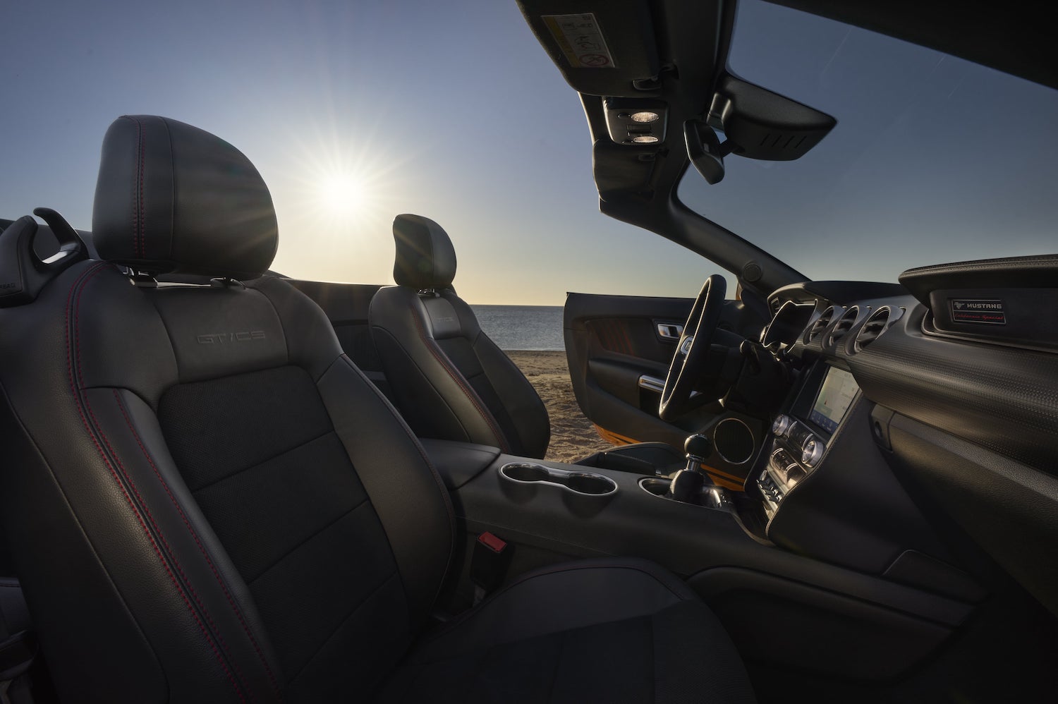 2022 ford mustang convertible interior