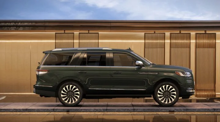 2022 Lincoln Navigator in Manhattan Green Revealed 