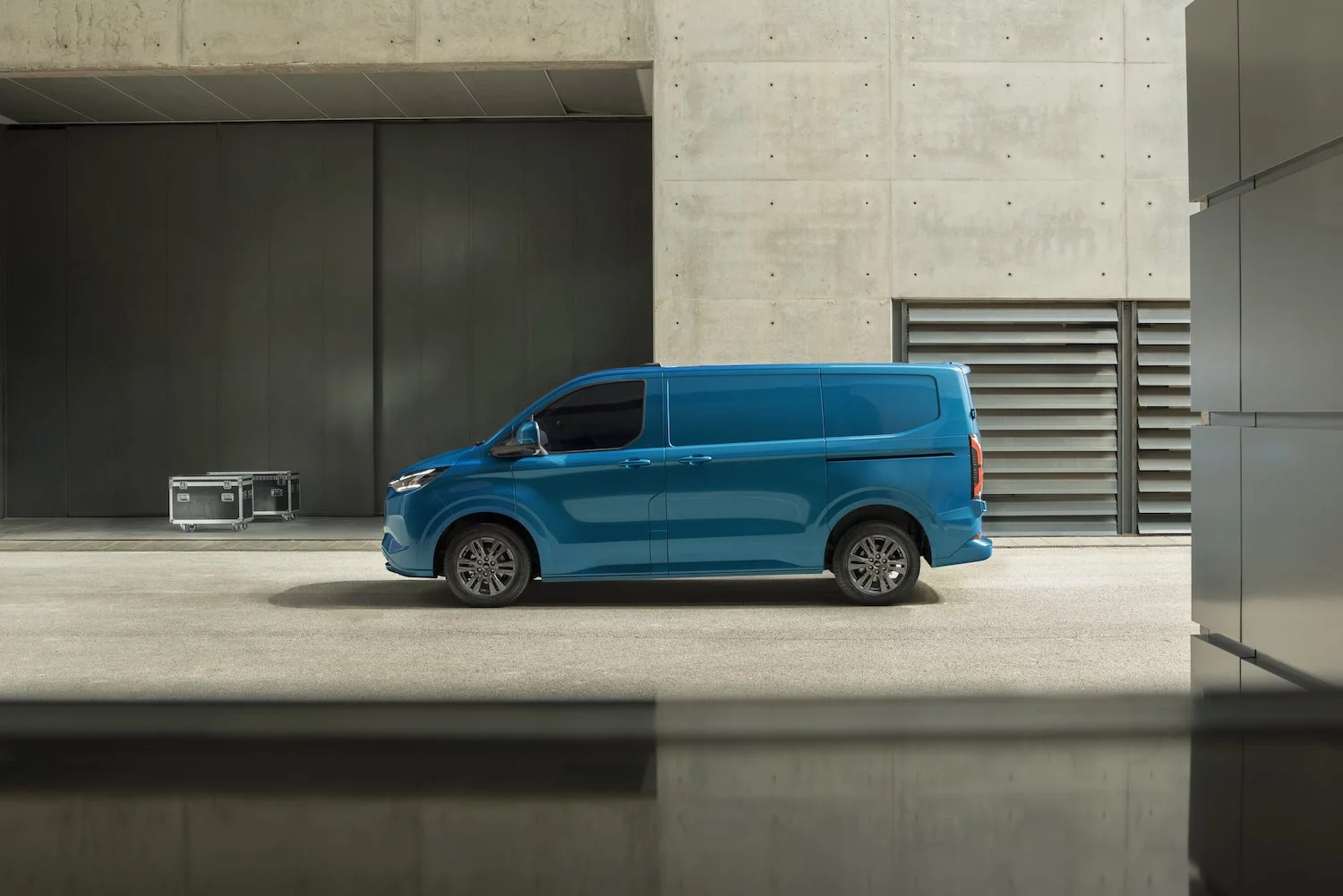 2025 VW Transporter Spotted Looking Happier Than The Ford Transit Custom  It's Based On